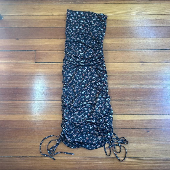 Intimately Ruched Floral Dress - Picture 4 of 7